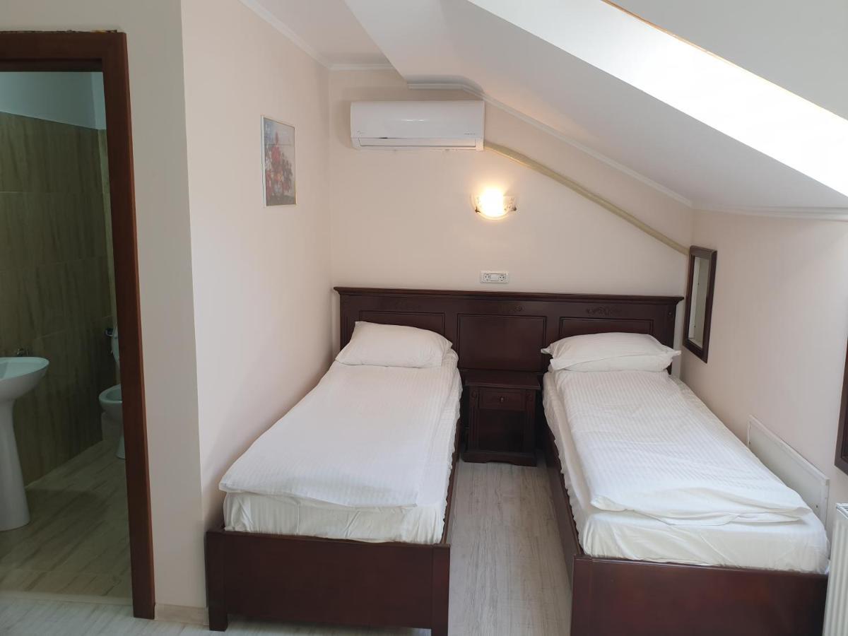 Vila Tisa Tismana Habitación foto